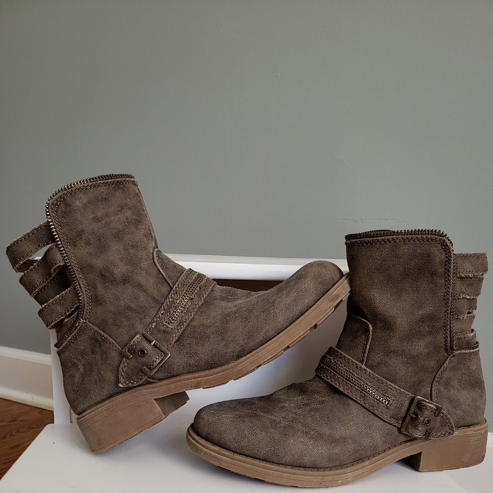 Yellow Box shredded back boots